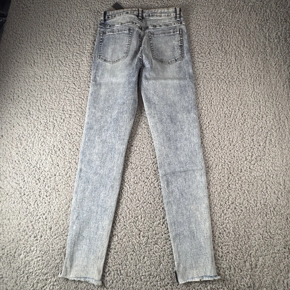 Tractr Mid Rise Indigo Dyed Distressed Raw Hem Medium Blue‎ Jeans Sz 0/25 NWT